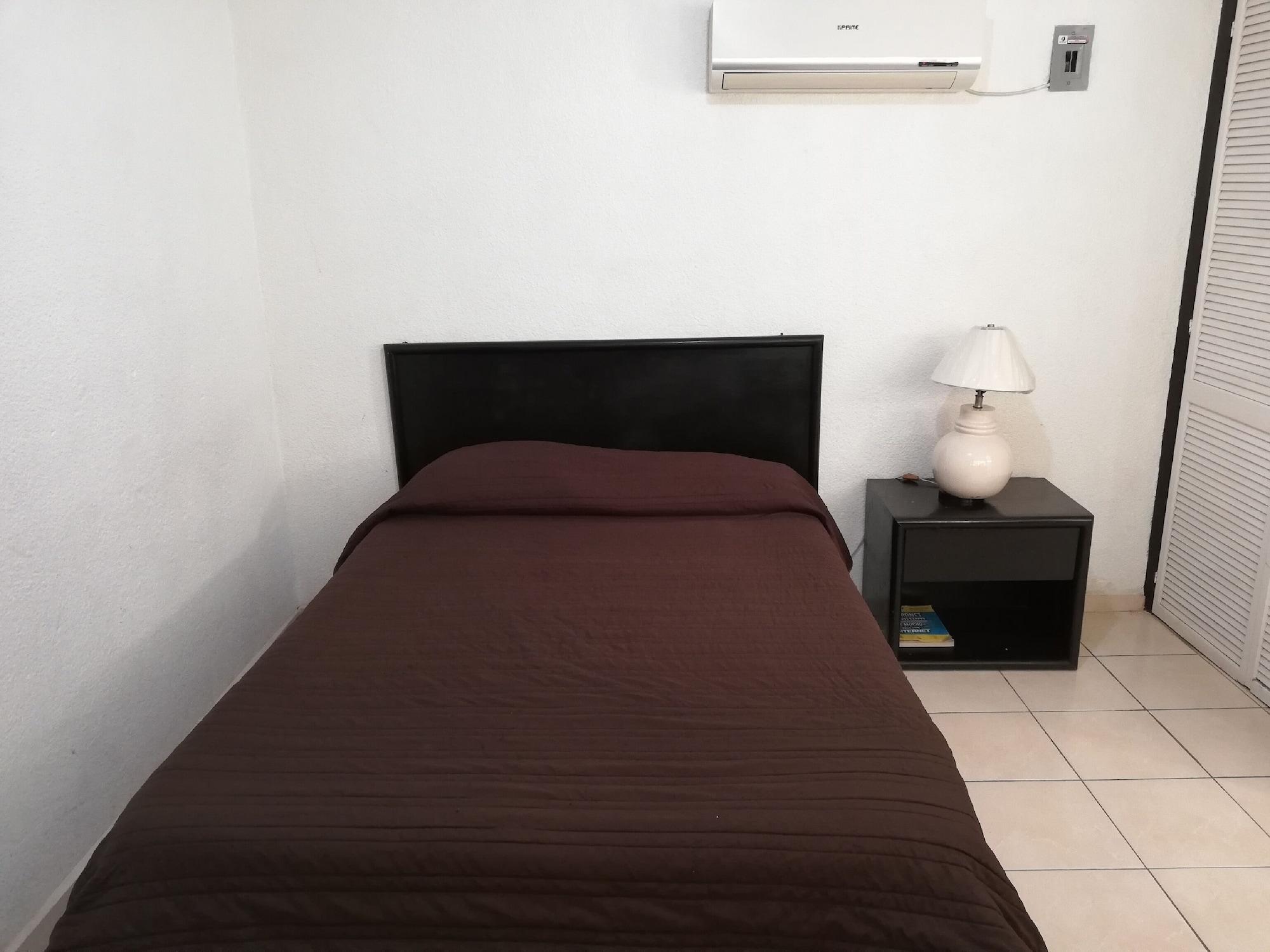 Oyo Hotel Casa Real Матеуала Экстерьер фото