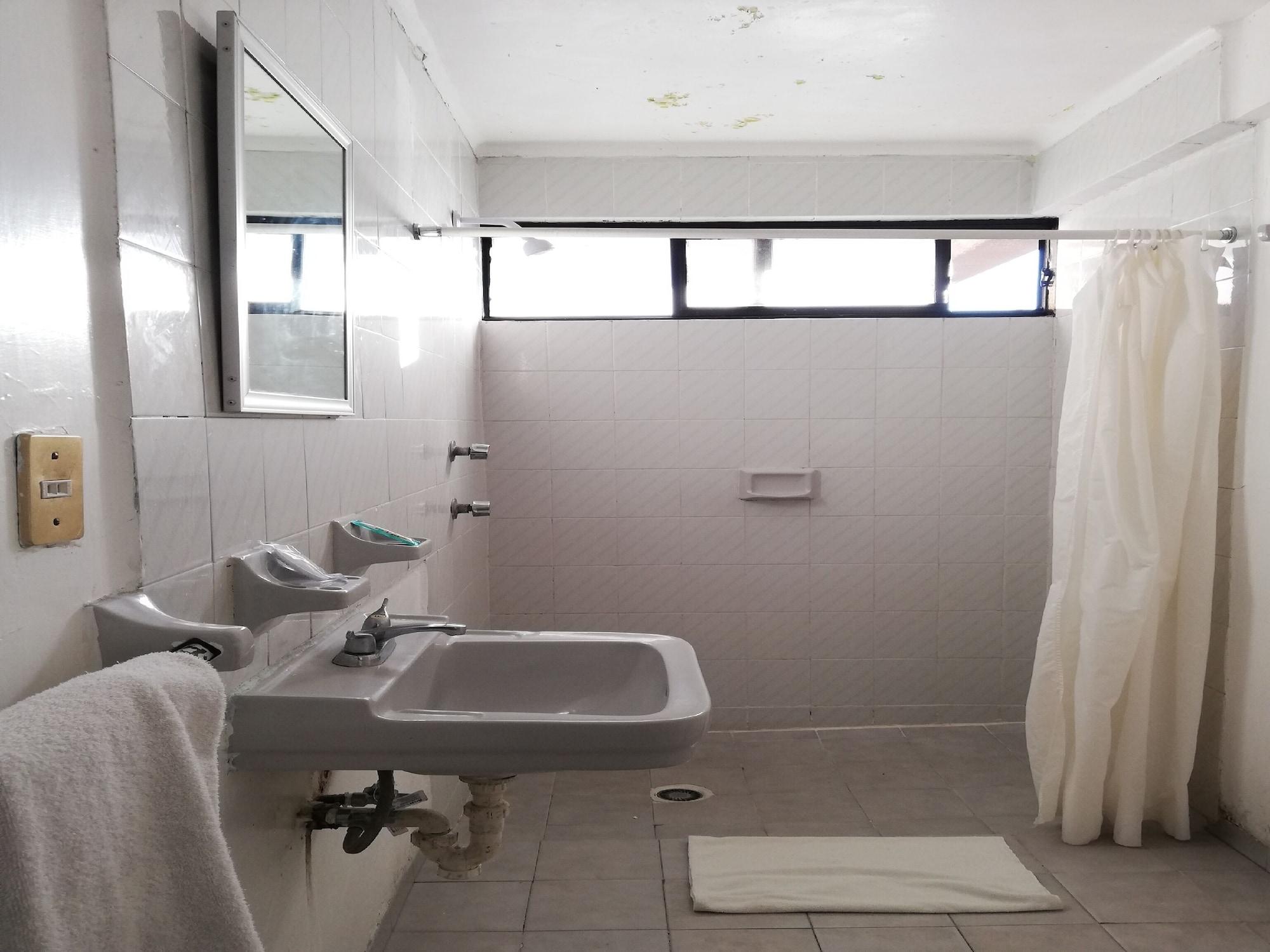 Oyo Hotel Casa Real Матеуала Экстерьер фото