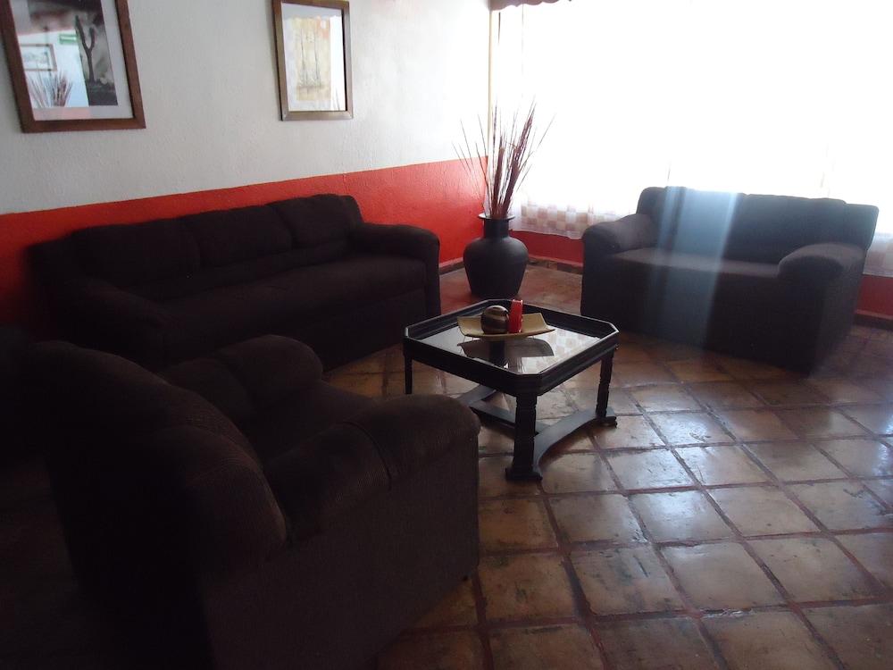 Oyo Hotel Casa Real Матеуала Экстерьер фото