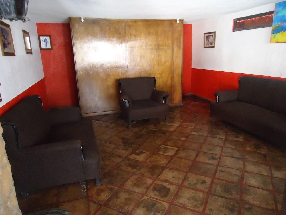 Oyo Hotel Casa Real Матеуала Экстерьер фото