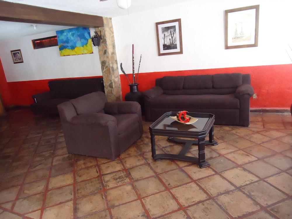 Oyo Hotel Casa Real Матеуала Экстерьер фото