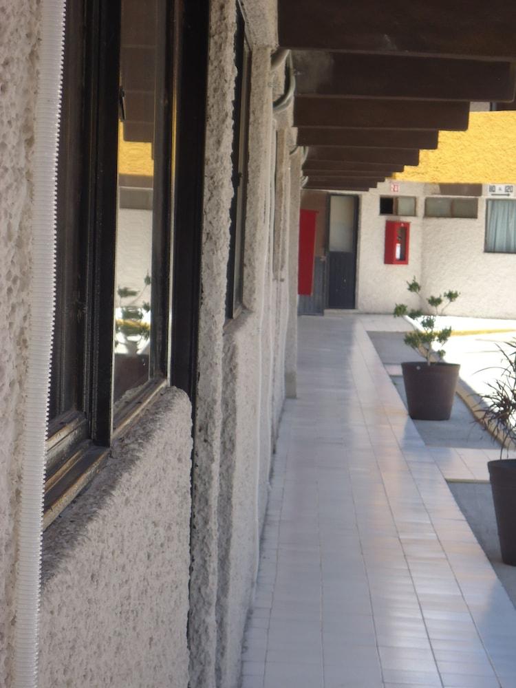 Oyo Hotel Casa Real Матеуала Экстерьер фото