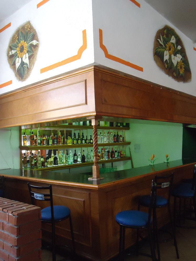 Oyo Hotel Casa Real Матеуала Экстерьер фото