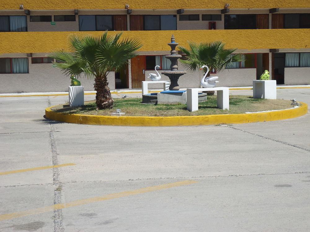 Oyo Hotel Casa Real Матеуала Экстерьер фото