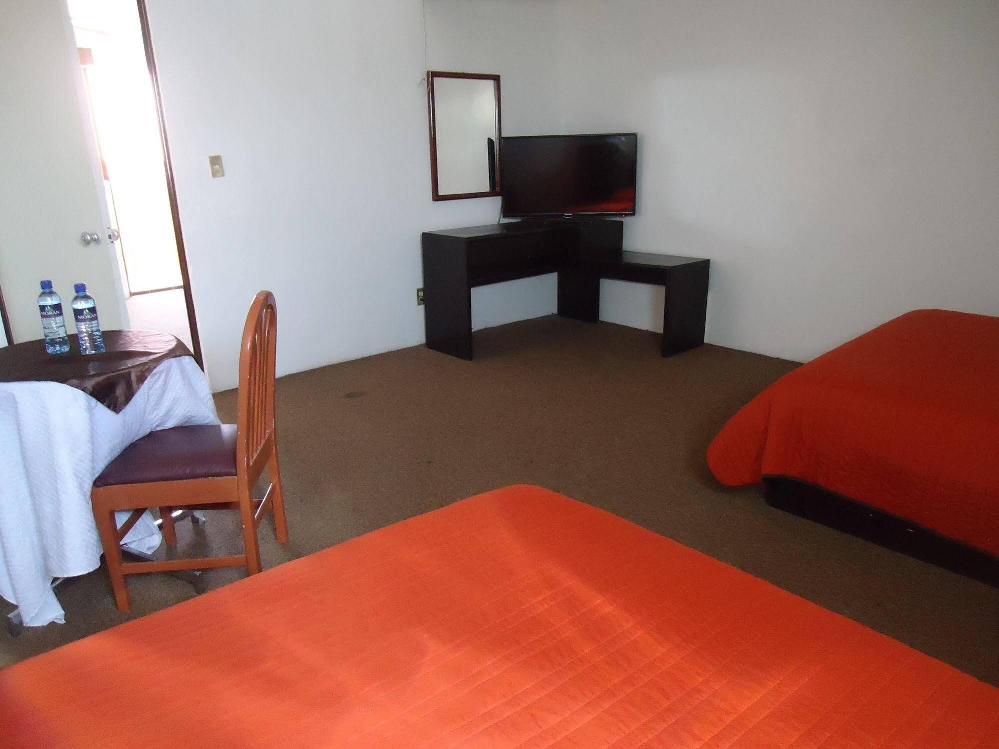 Oyo Hotel Casa Real Матеуала Экстерьер фото