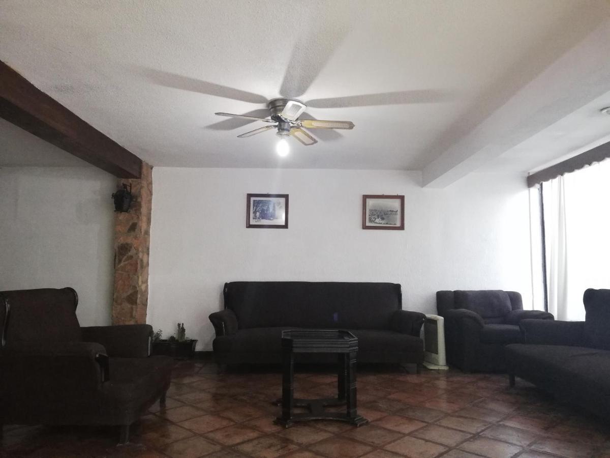 Oyo Hotel Casa Real Матеуала Экстерьер фото