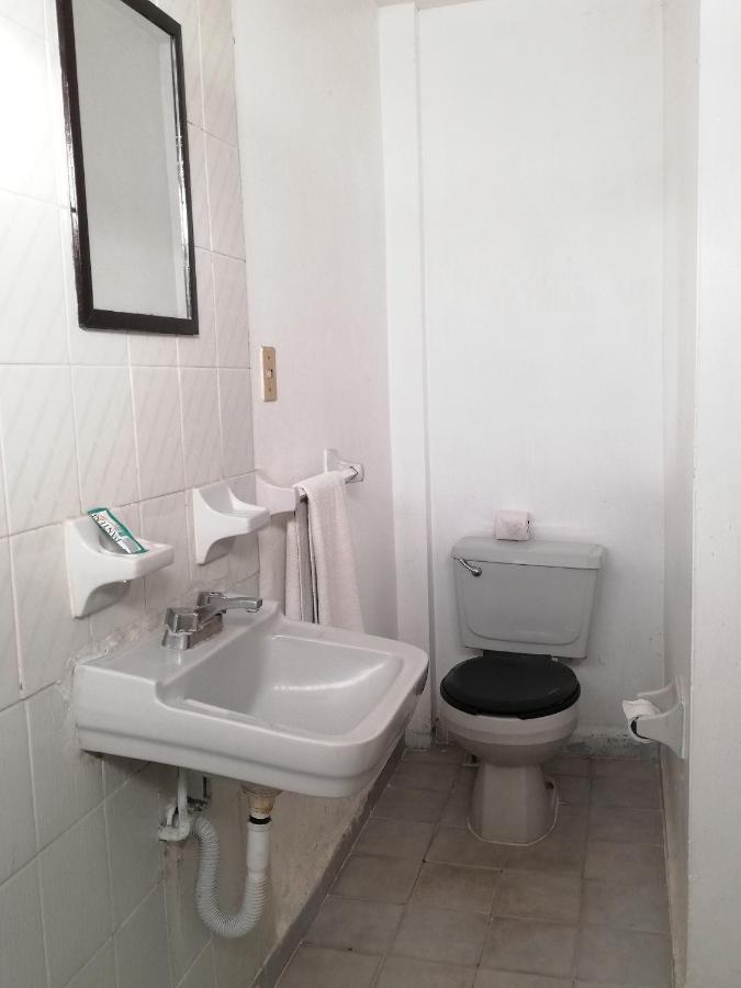 Oyo Hotel Casa Real Матеуала Экстерьер фото